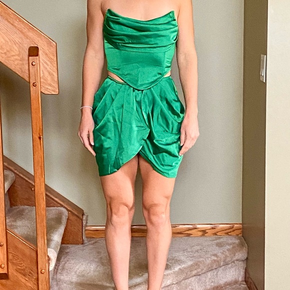 Satin corset and mini skirt - Picture 2 of 6